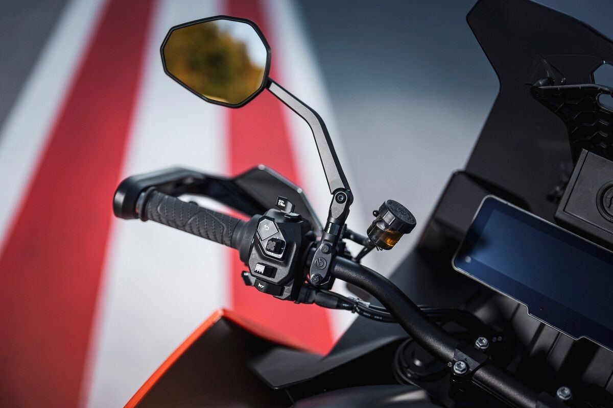 Da KTM i nuovi display TFT: interfacciarsi con la strumentazione non è mai stato così facile 